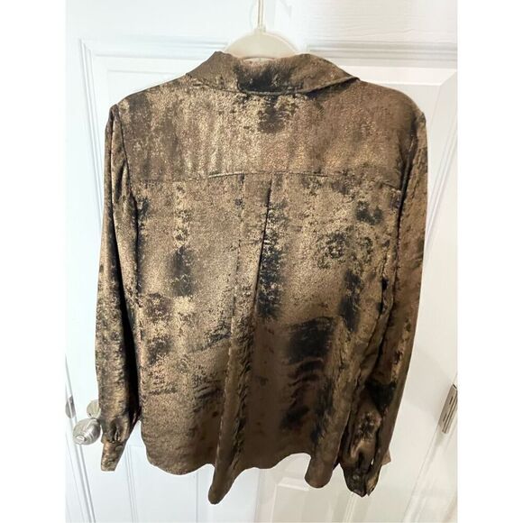 Chicos women’s bundle lot button down and blouse size Chicos 1 or medium 8/10 - Picture 3 of 13